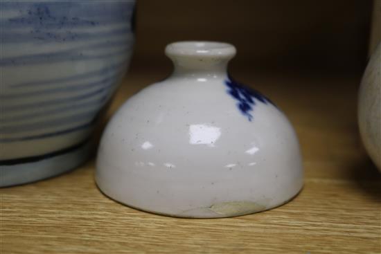 An 18th century blue and white guglet and a Guangxu brushwasher and a small crackle vase